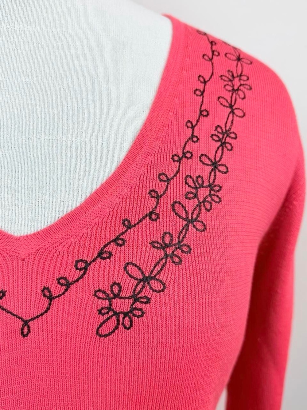 Pink Embroidered V-Neck Sweater Women's Medium 3/4 Sleeve Boho - Picture 2 of 6